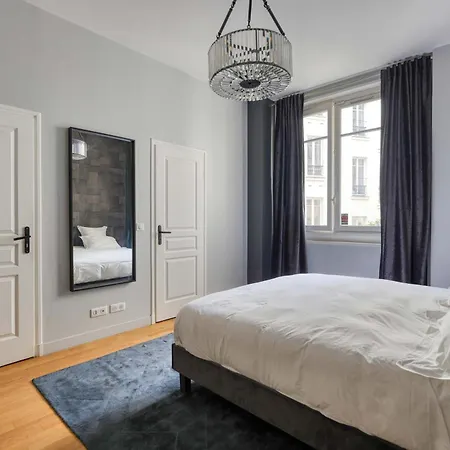 Av Experiences - Bugeaud Luxury * Paris