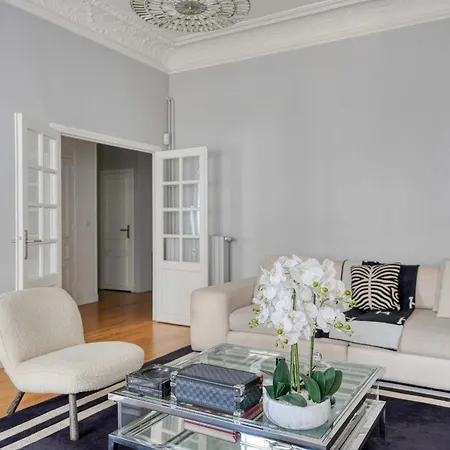 Apartment Av Experiences - Bugeaud Luxury Paris